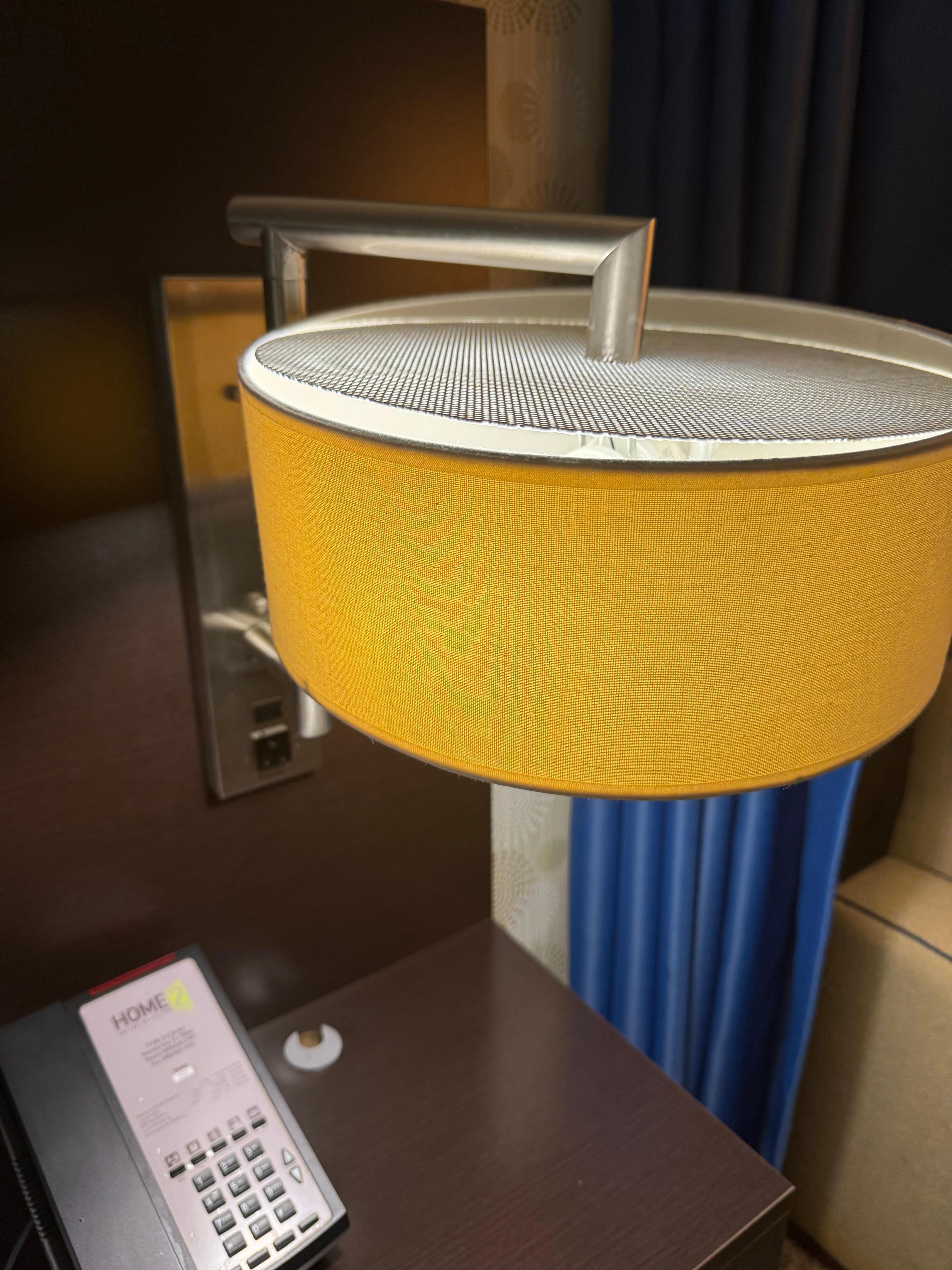 this lamp doesnt have blood stains but is wonky. mostly a pic to show that there are NO stains on this one so it's not just the lamp