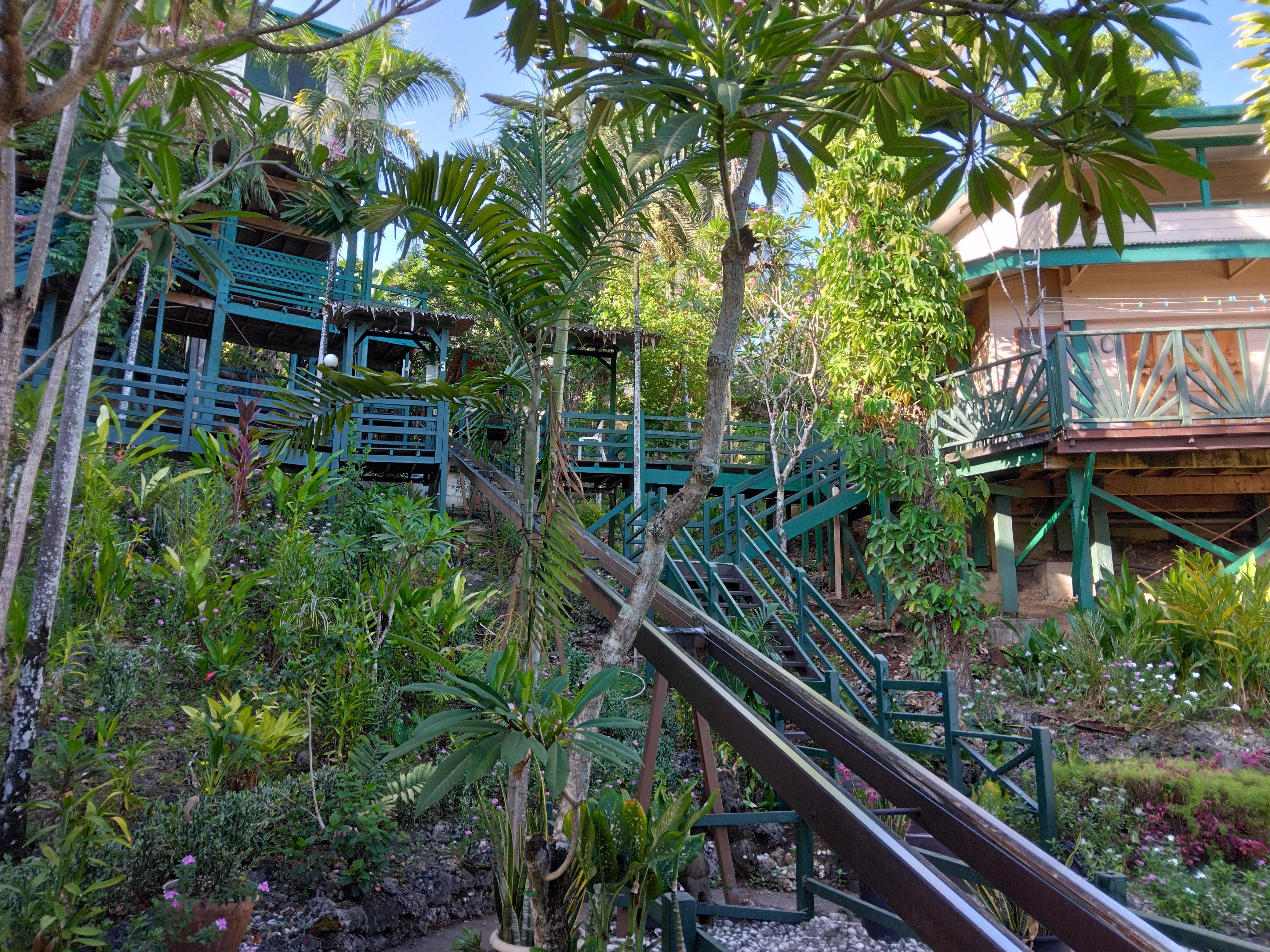 エレベーターはなく、斜行エレベーターですが、よく故障します。