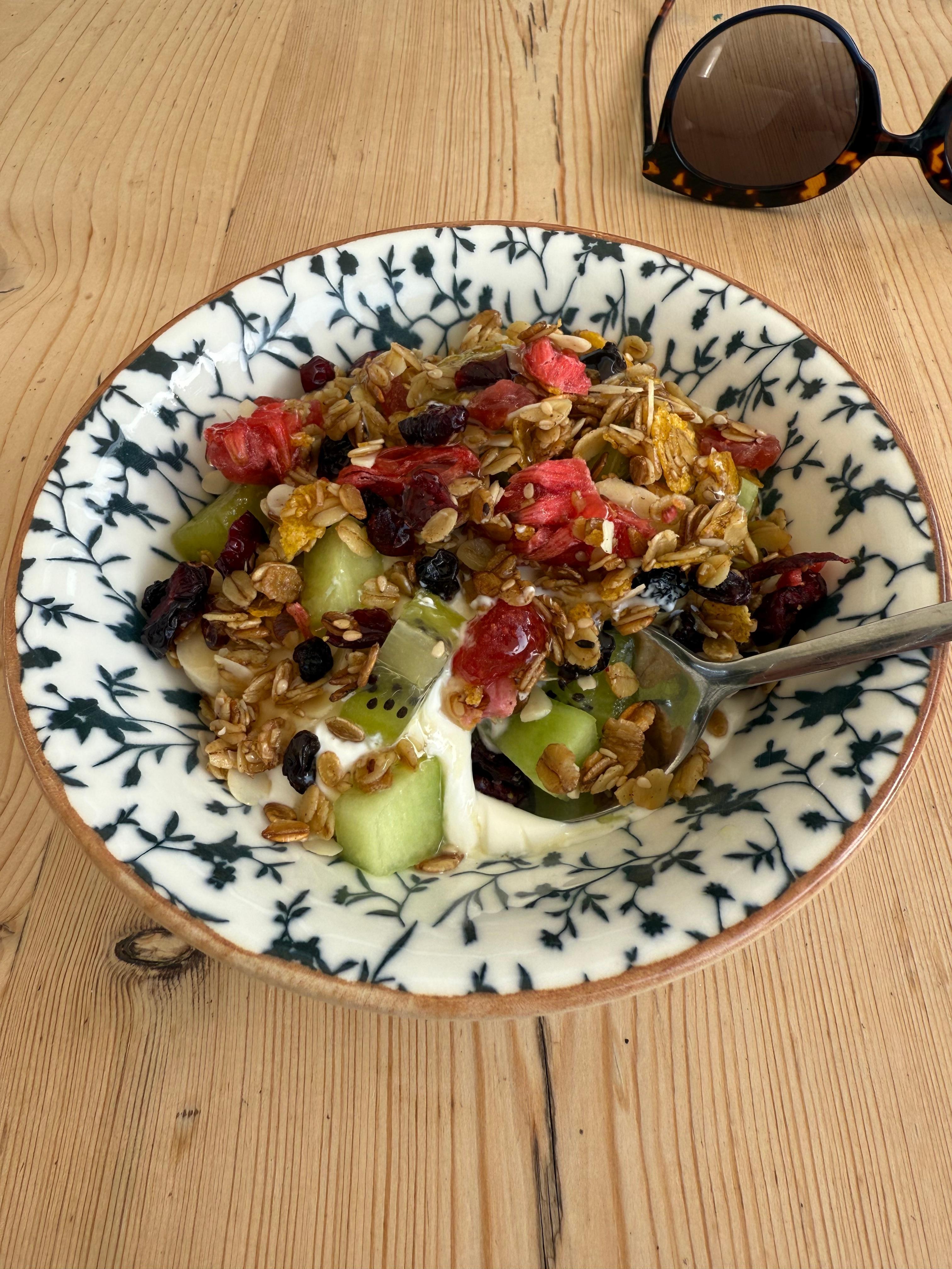 The Yoghurt breakfast 