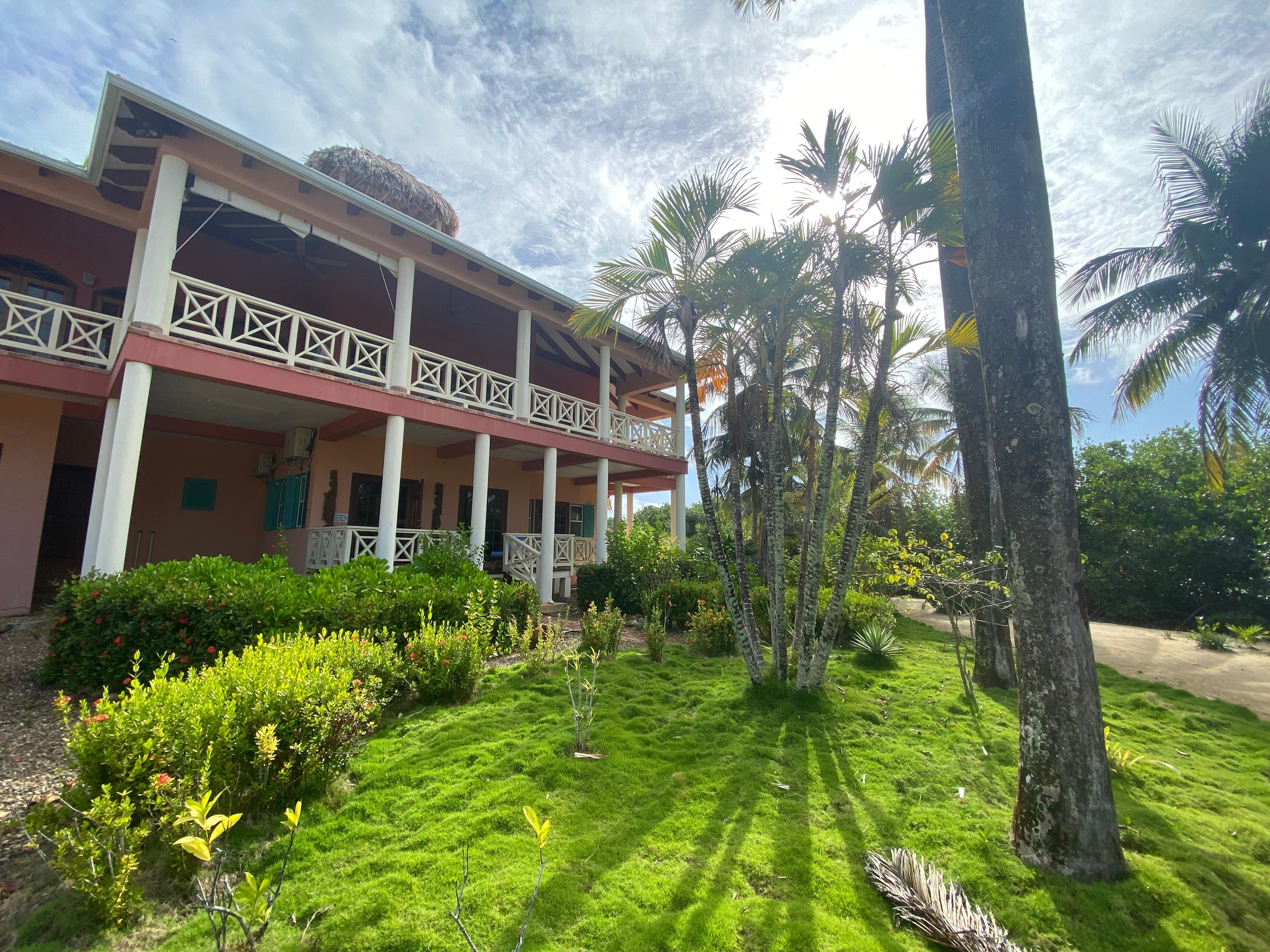 Great location for sunsets. It’s the last property on the peninsula. 