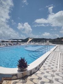 Piscina linda, excelente vista.