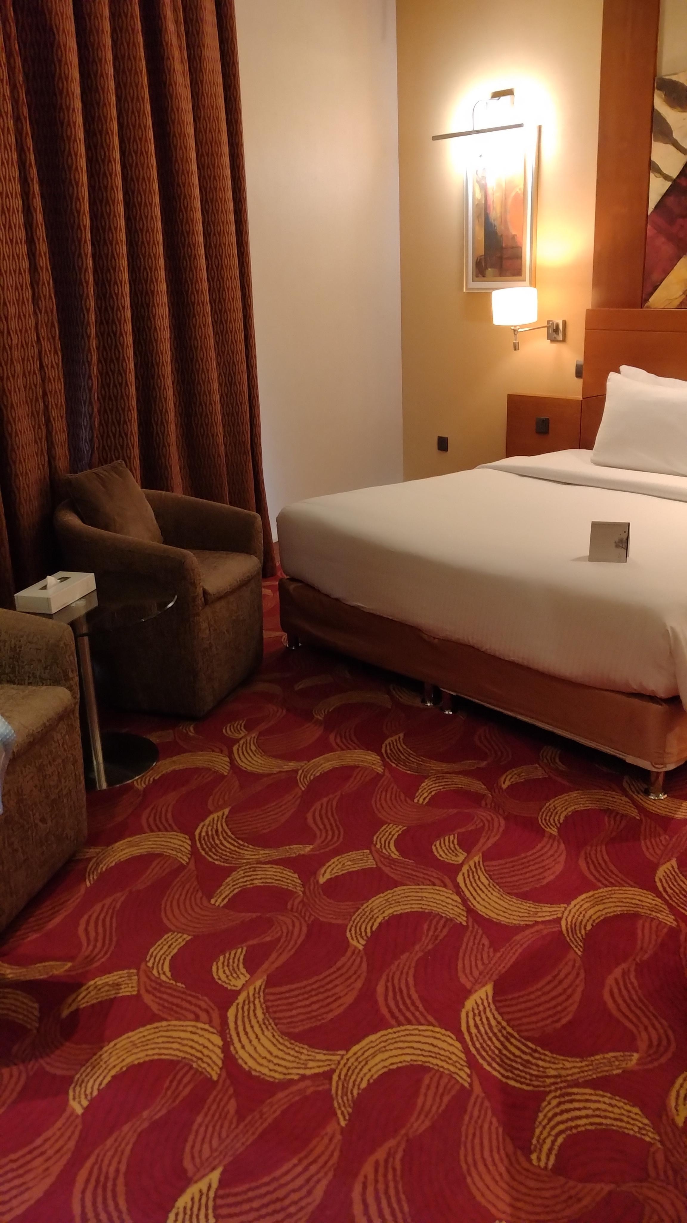 窓の気密が悪くて外の騒音が入る