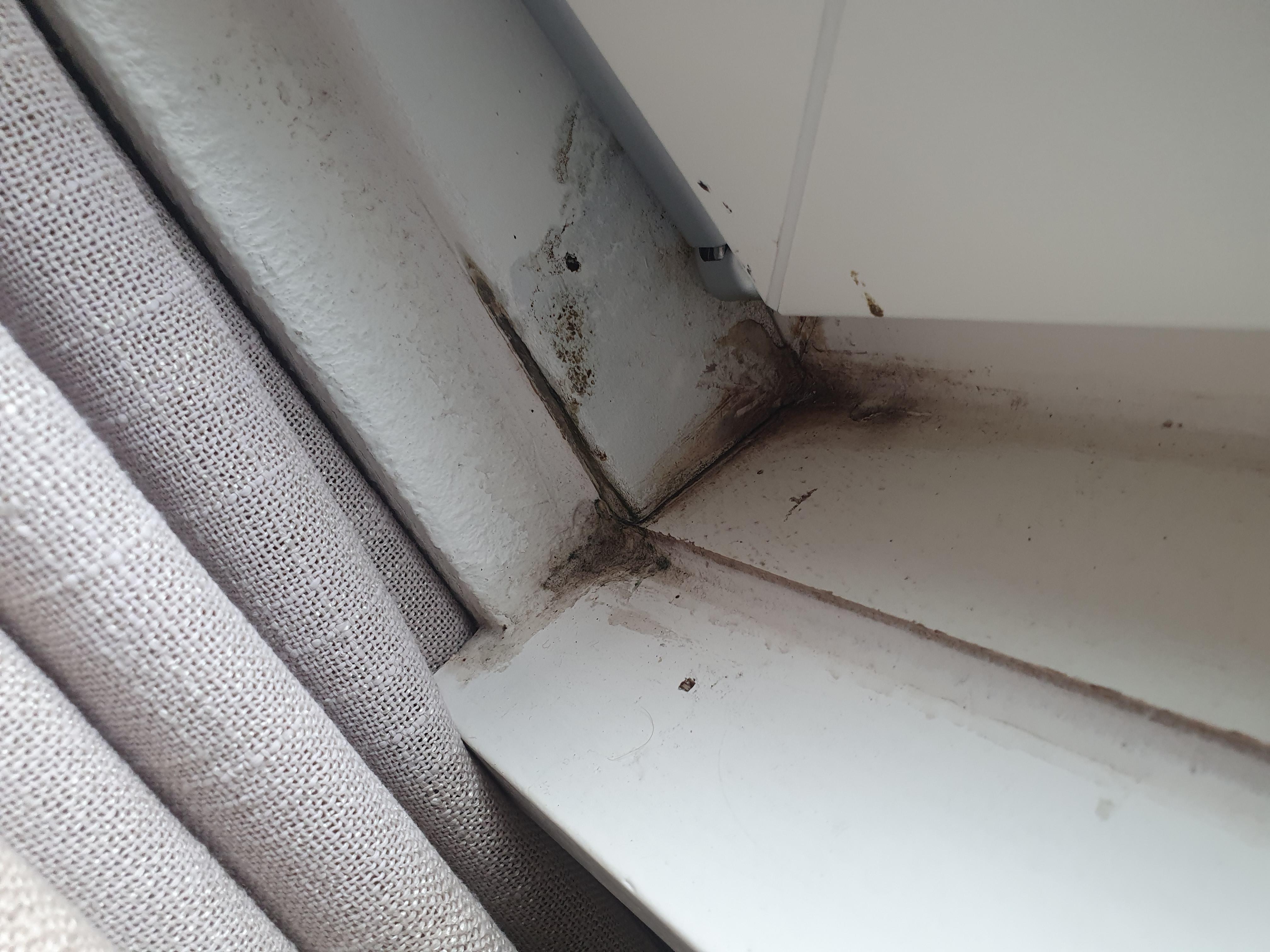 verdreckte Fensterecke