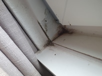 verdreckte Fensterecke