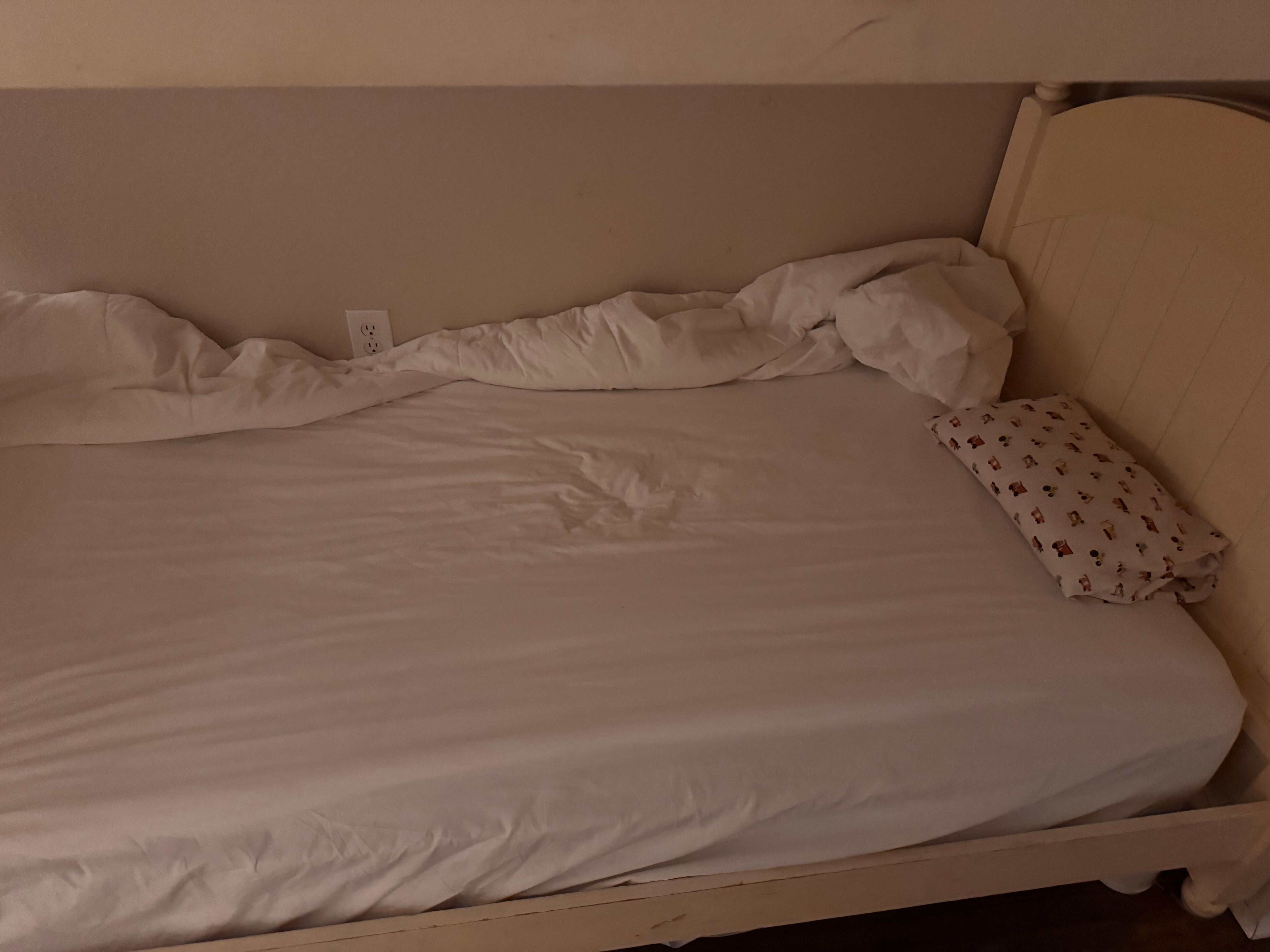 Outlet at mattress level uncovered and unprotected