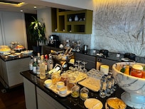 Lounge’s Bar all drinks are included in the price lounge access