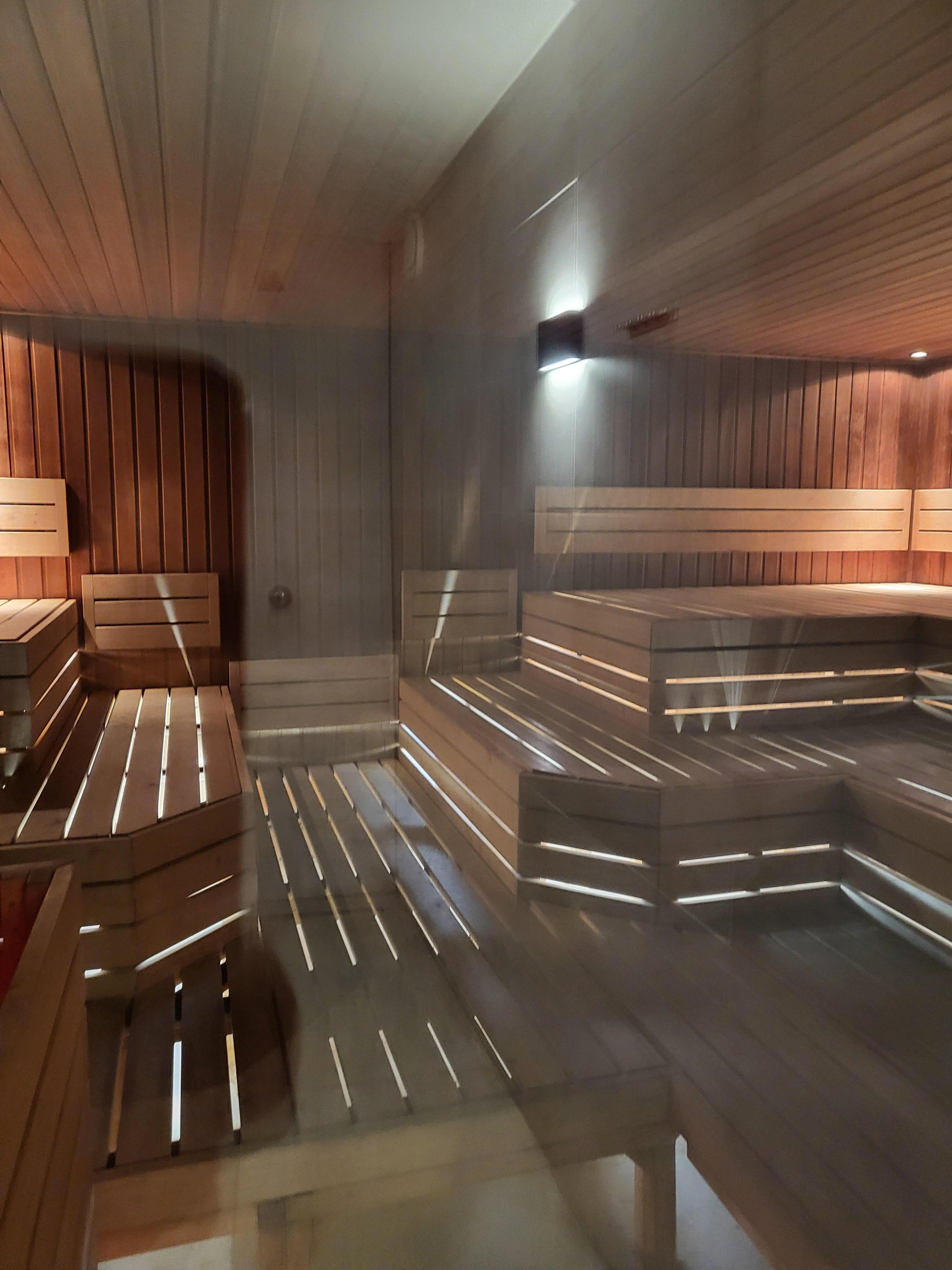 nice sauna - but no steam room 