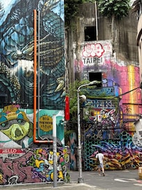 近隣のWall art!