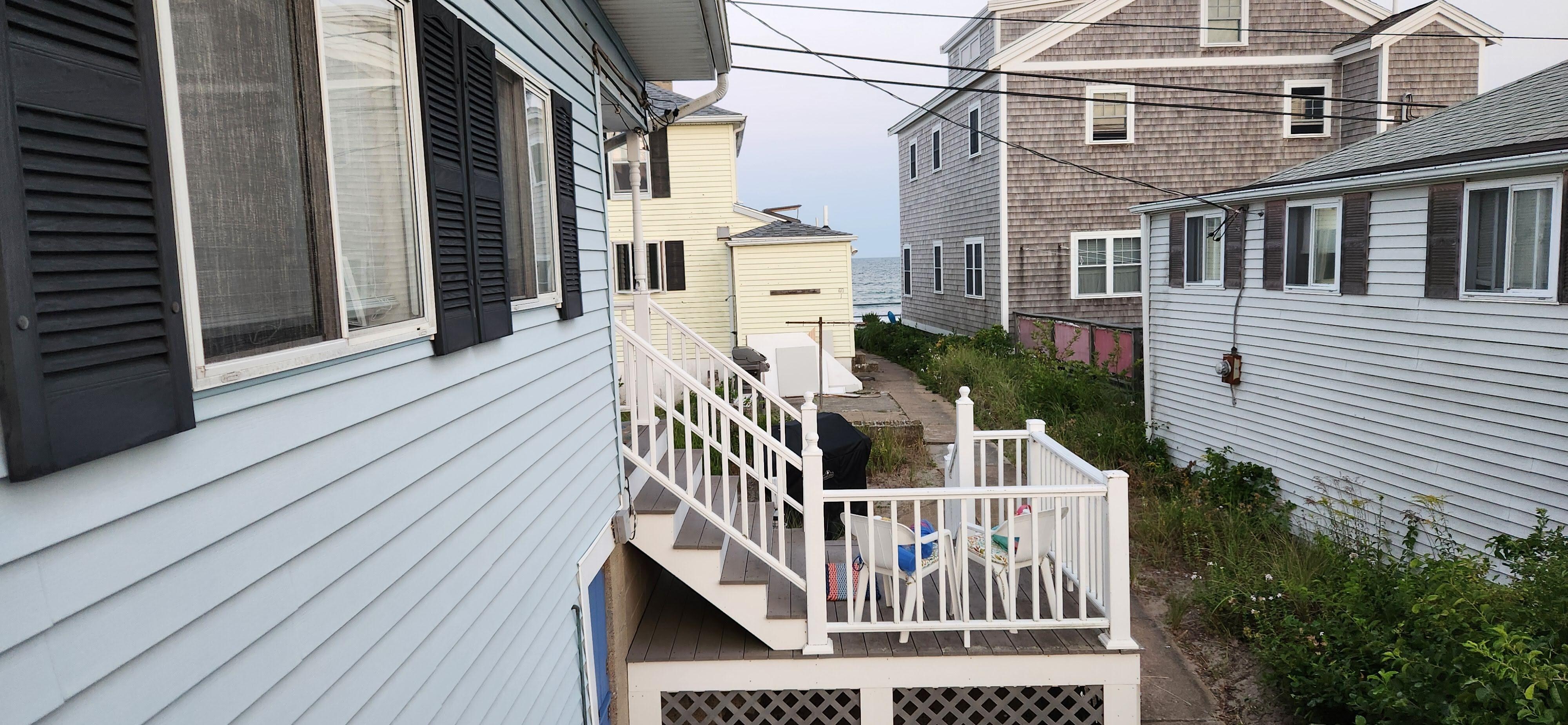 You can see the ocean from the back porch, too