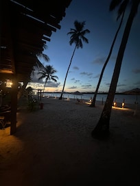 Pôr do sol visto por dentro da pousada