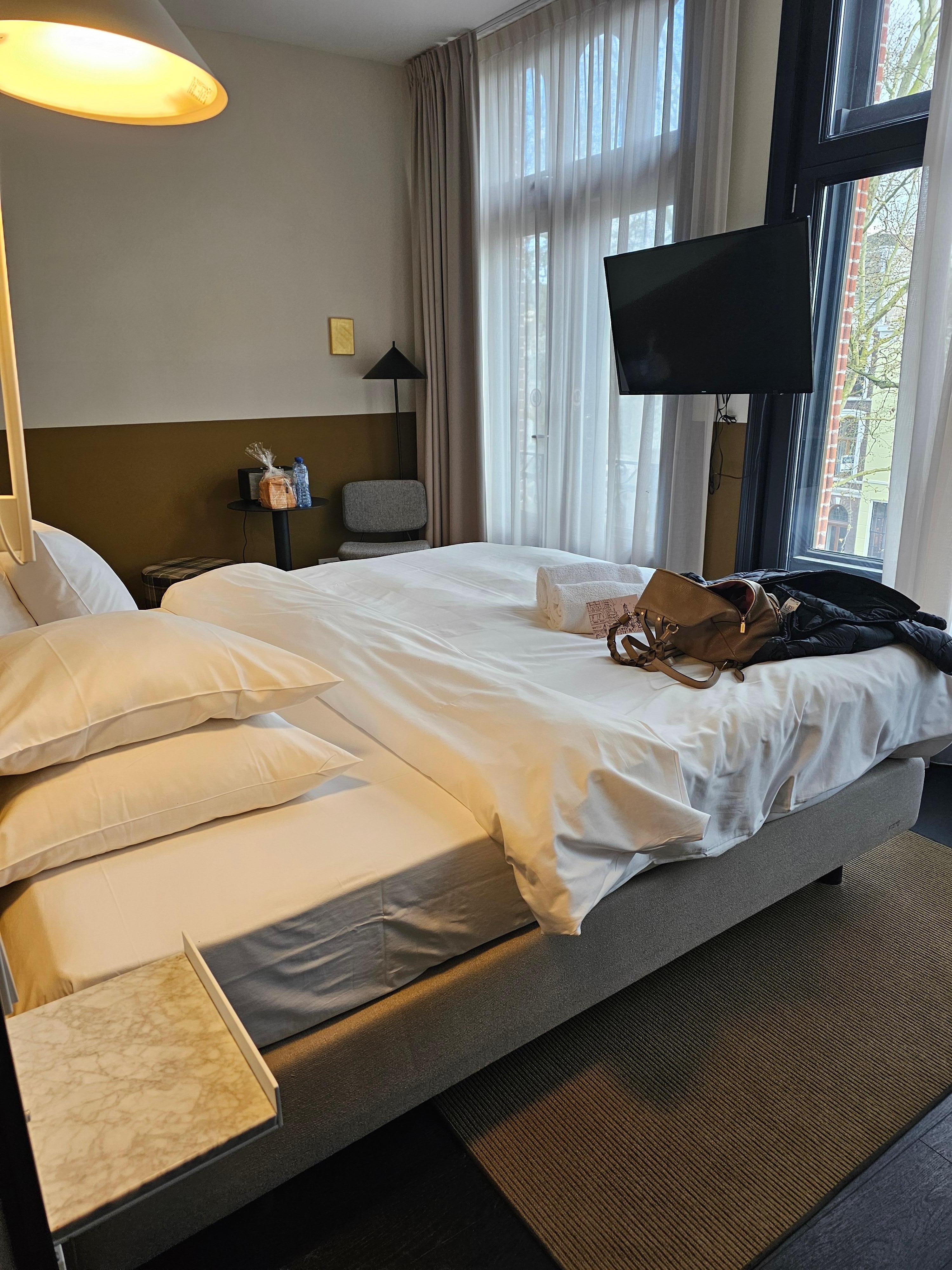 The room was very clean. Love the bed and pillows. TV was big compared to other hotels.