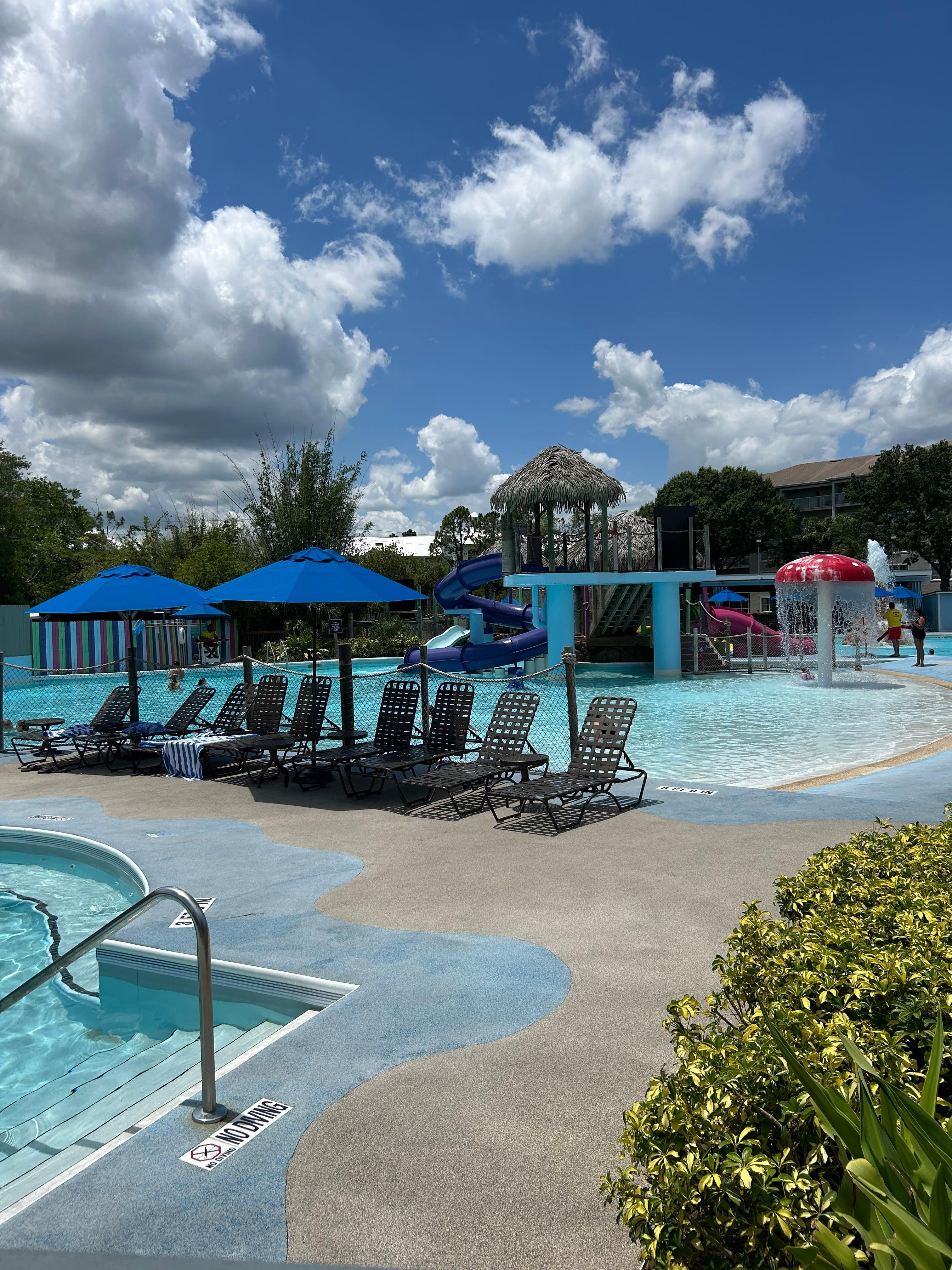 Waterpark pool .. awesome fun! Well maintained and clean with a full service bar and restaurant with excellent food and drinks