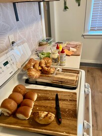 Great amenities to cook for the family.