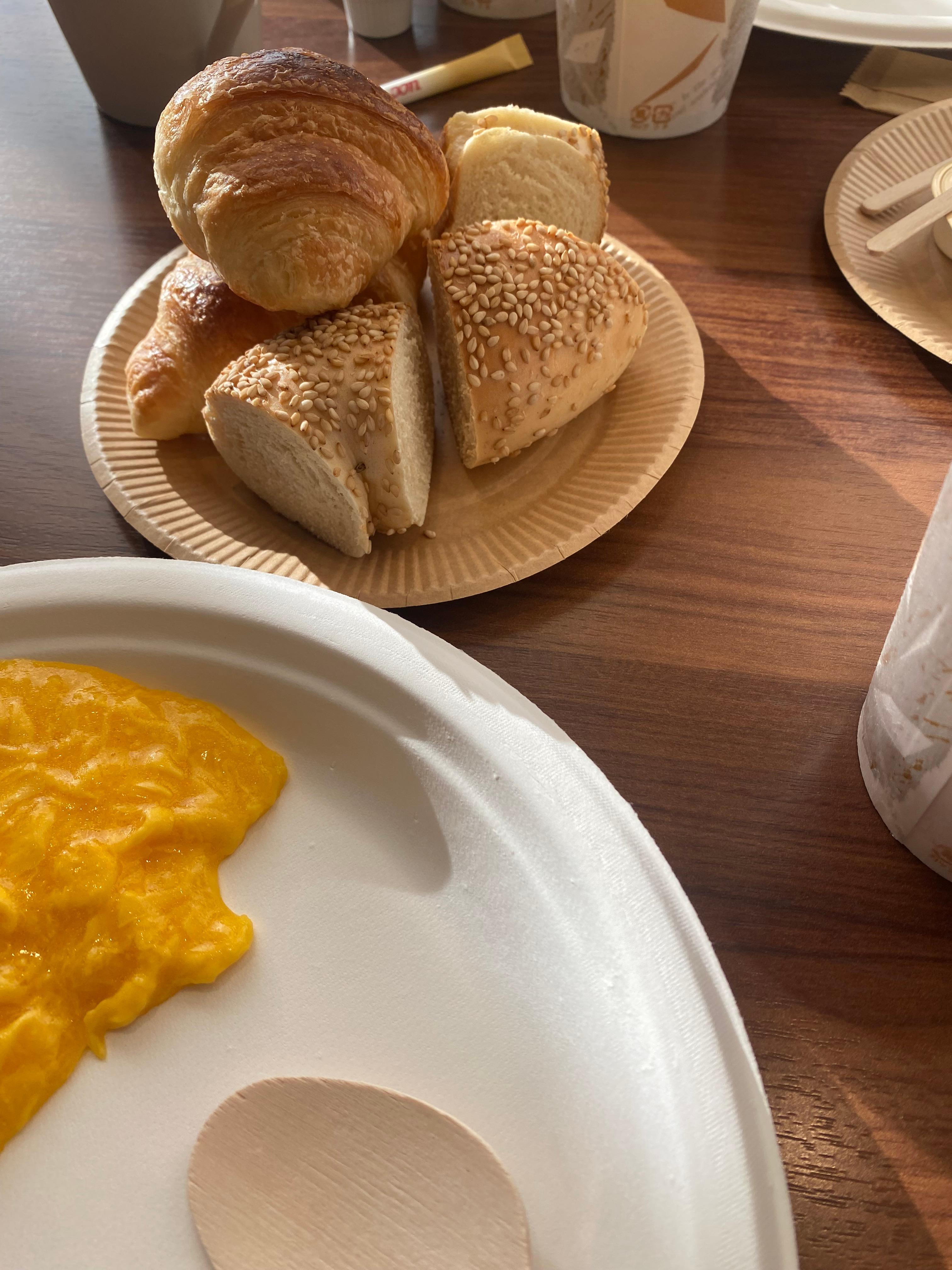 Sesambagels können mit Holzmesser nicht geschnitten werden 