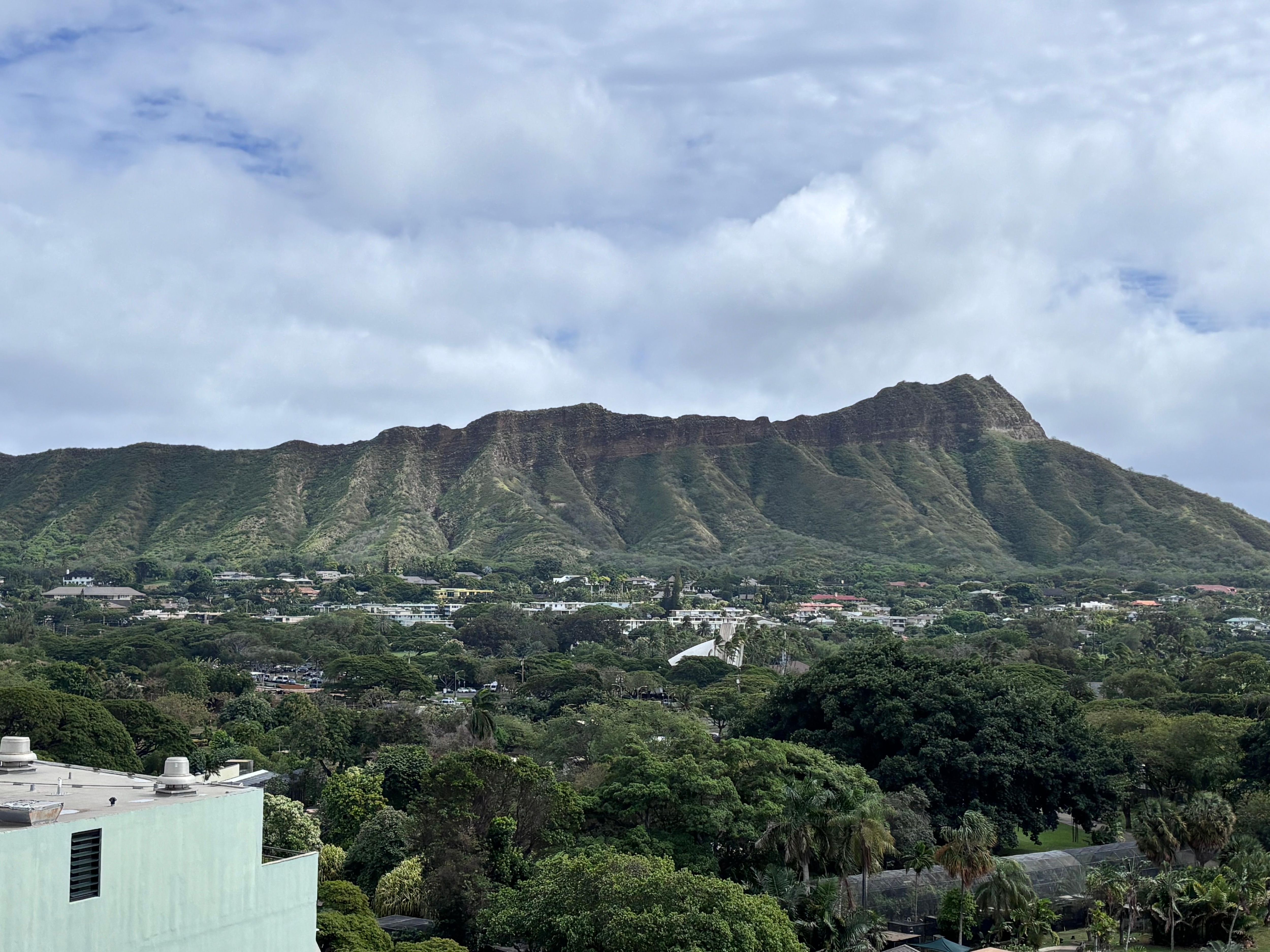 Diamond head, you can catch the sunrise 