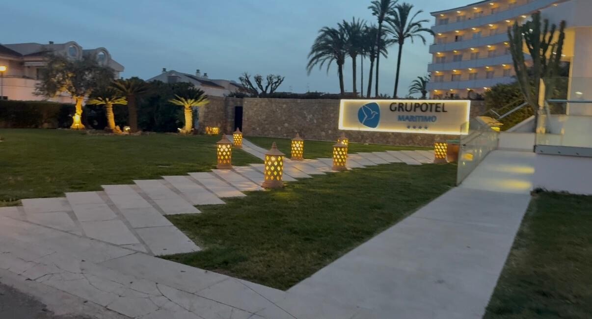 Entrée de l’hôtel de nuit