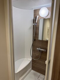 温泉で使わなかったけそシャワー室は座るところがあってゆったりとできそうでした。