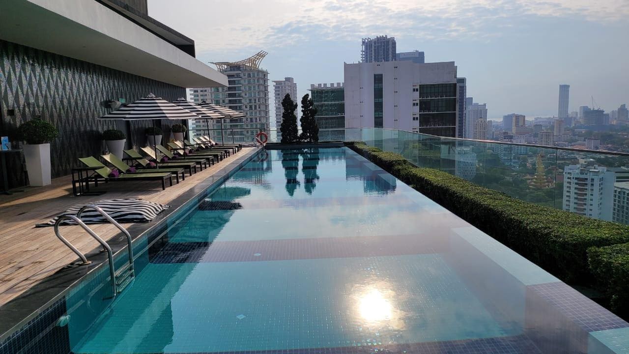 Lovely pool with a fantastic view of the island