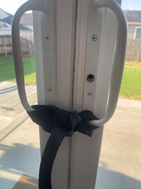 Broken sliding door, no lock