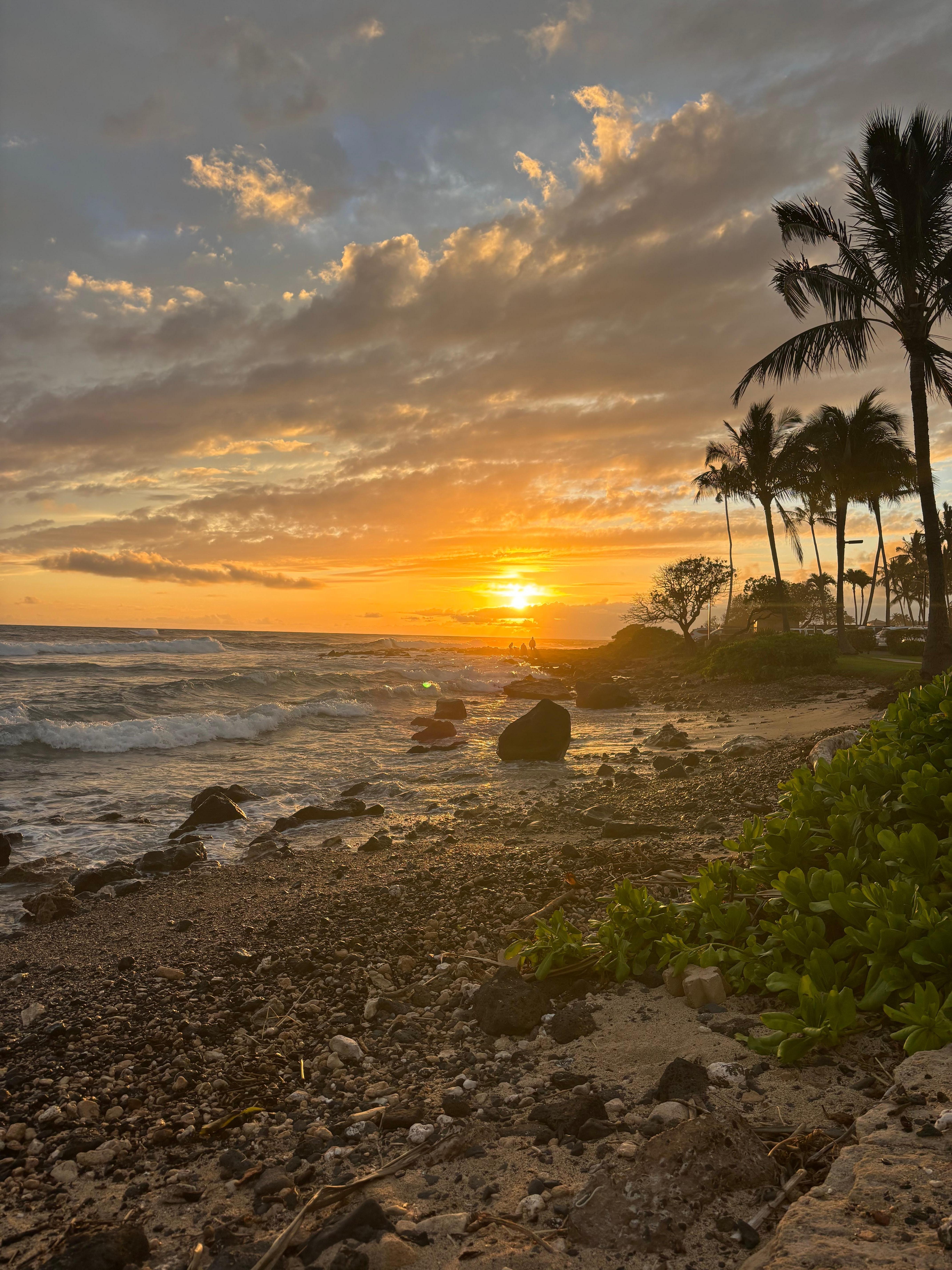 A stunning Kauai sunset from out oceanfront balcony!😎
