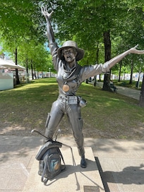 Camino statue