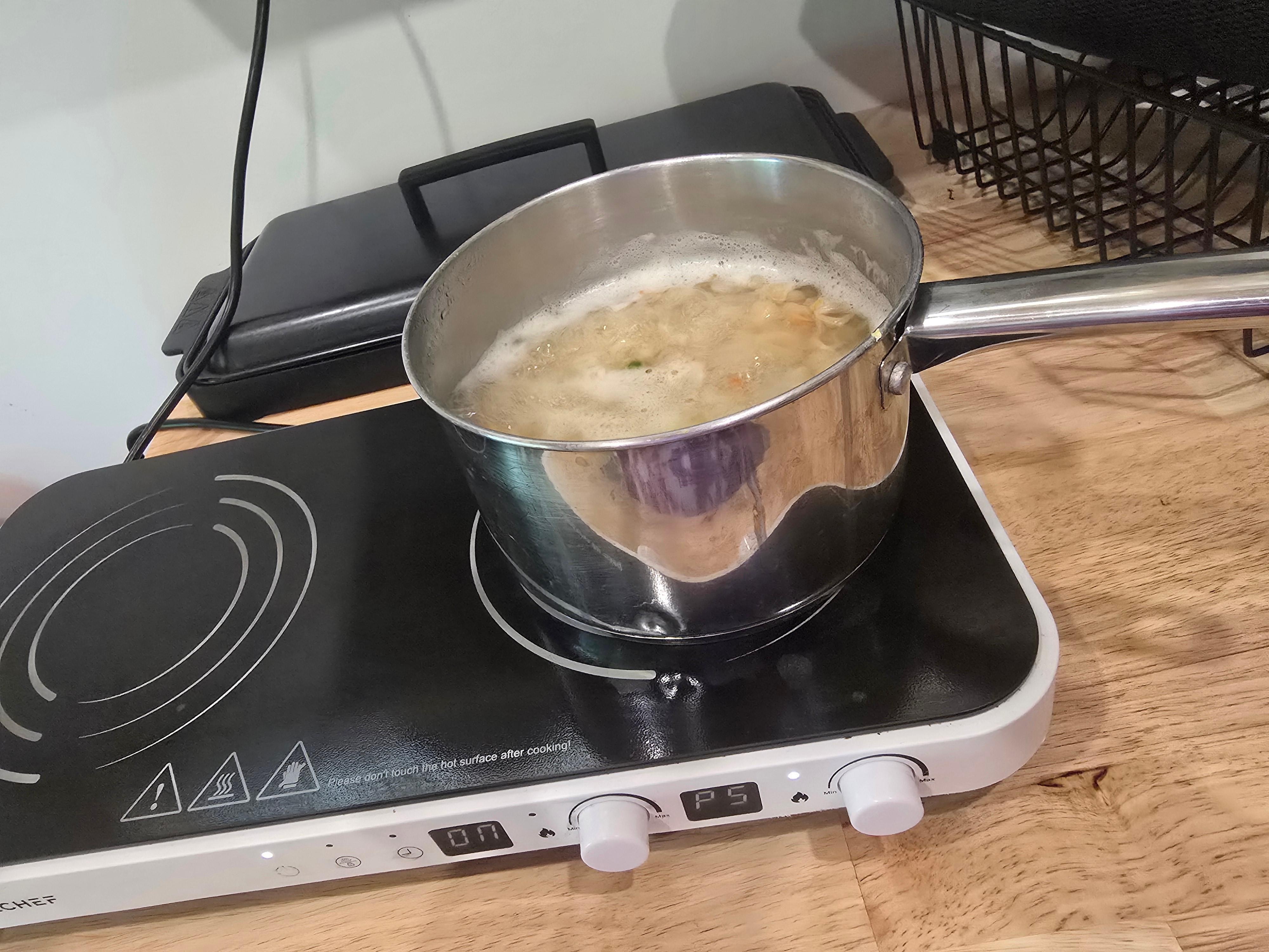 This portable stove top works AMAZINGLY! Use it on 3-4 for mid-heat. It definitely can boil water quick on 9 tho🤣