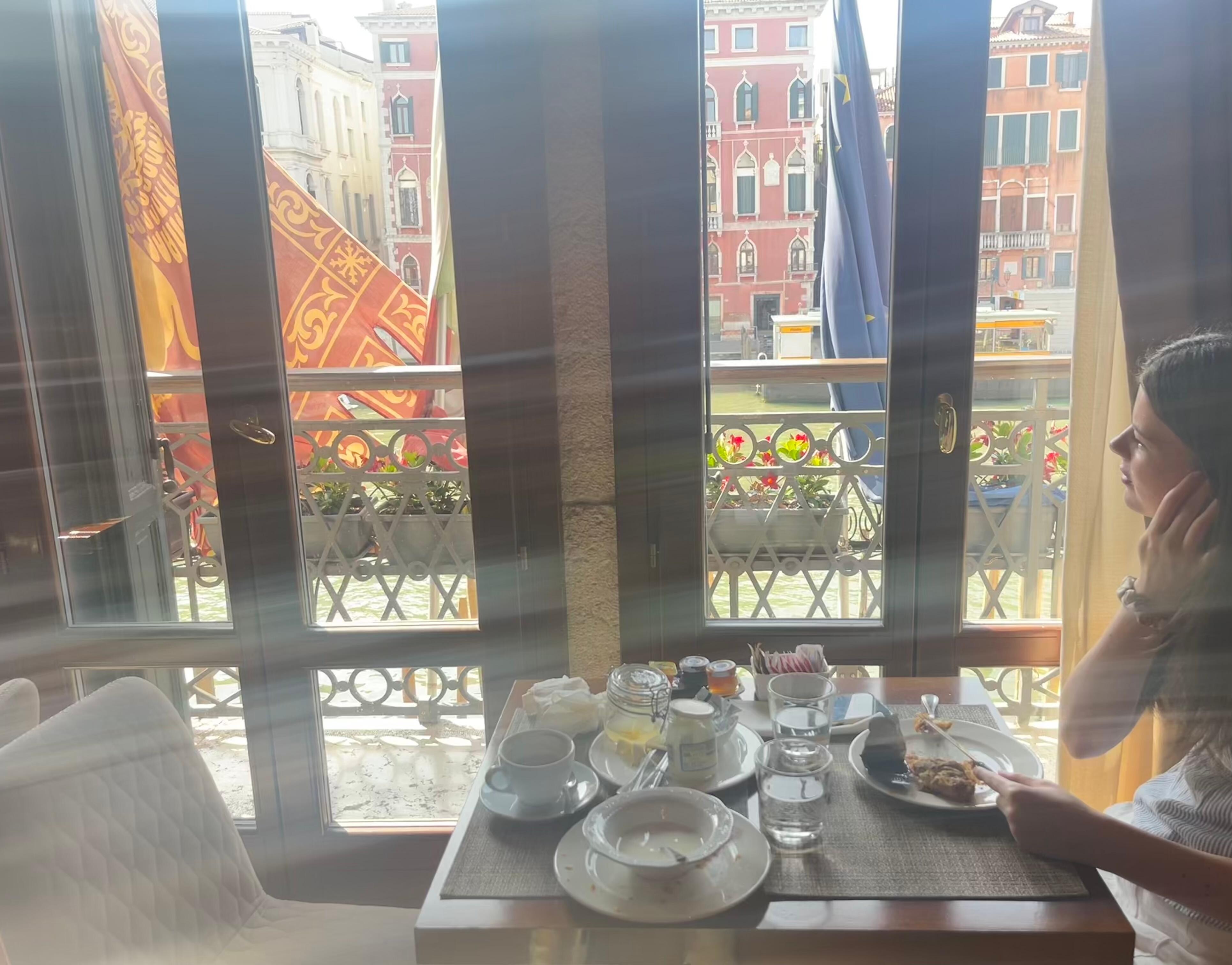 Dining room for breakfast 
