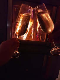 gemütlich vor dem Kamin