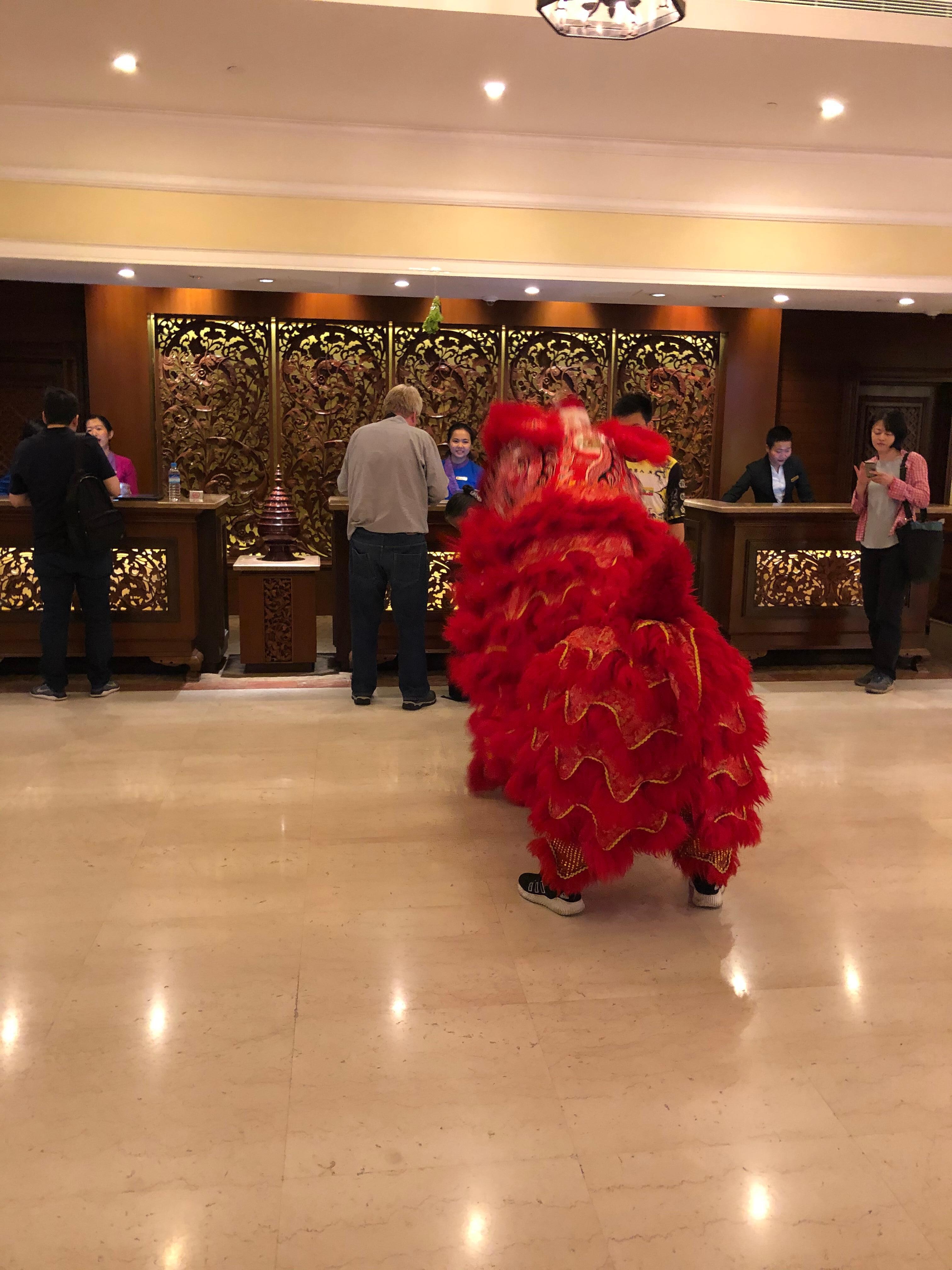 チャイニーズニューイヤーでの獅子舞@フロントデスク