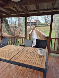 It has so many different areas to eat. This one is right next to the river.