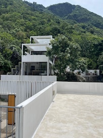 The Hotel from the outside