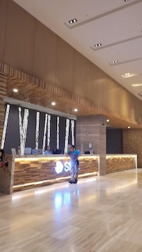 フロントは全く別会社のもの