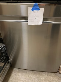 Note on dishwasher when we arrived. There was a second dishwasher thankfully.