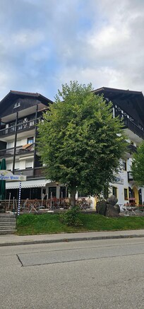 Haus mit Gaststätte im EG