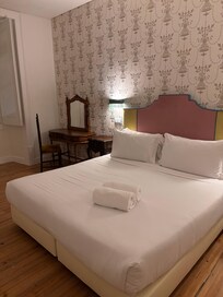 Bedroom - ver comfy beds