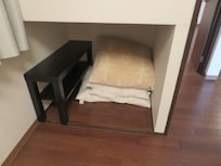 左端の台をテーブル代わりに2Fで過ごしてました。