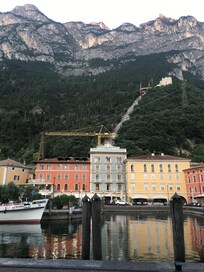 Soloppgang over hotell Europa, spisesalen til venstre