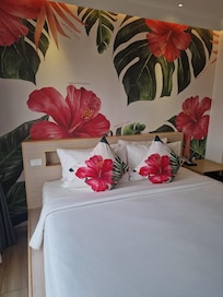 Lit et matelas, super ! Avec un téléviseur grand écran ! Propreté impeccable.