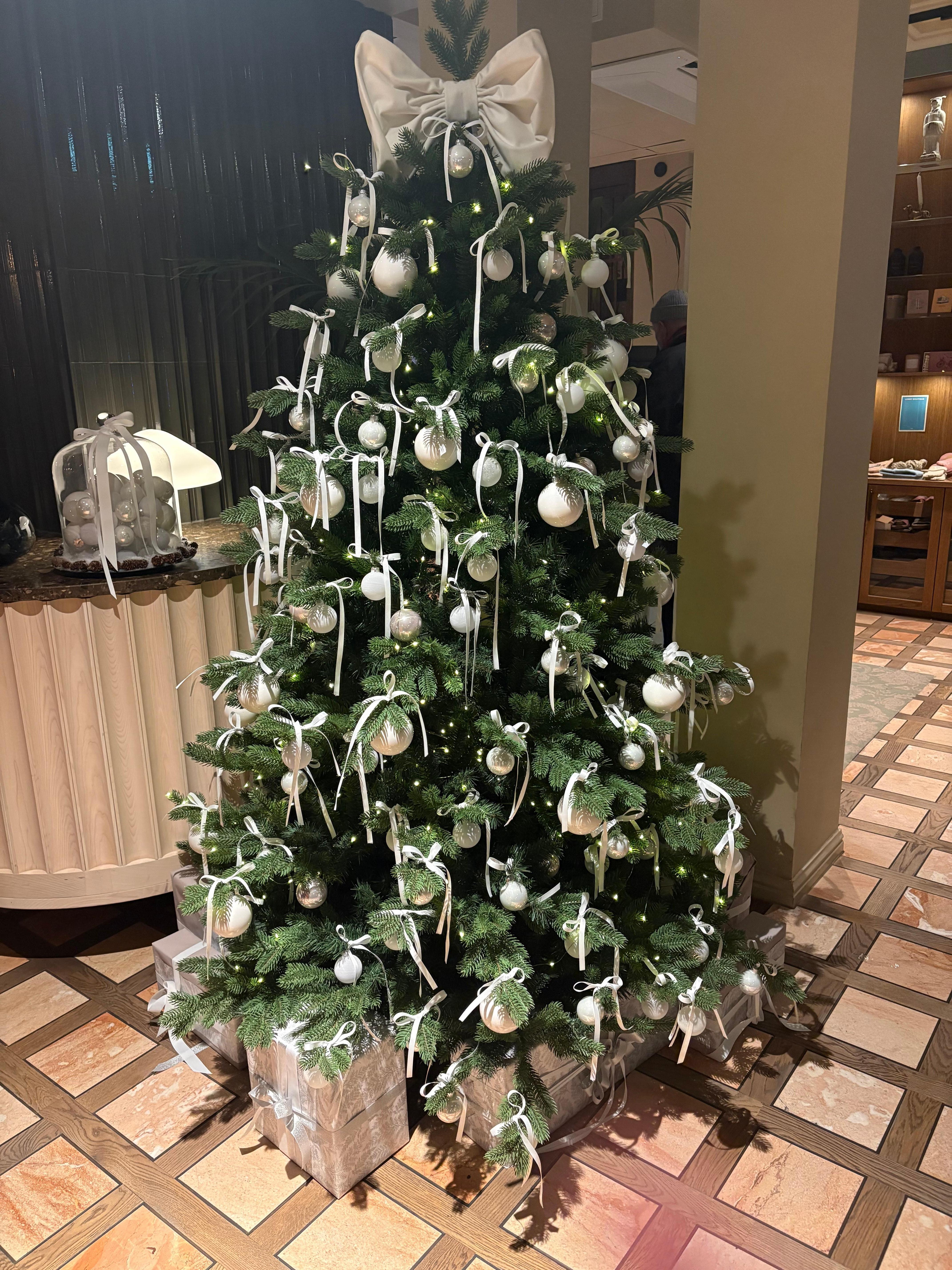 Xmas tree at reception 