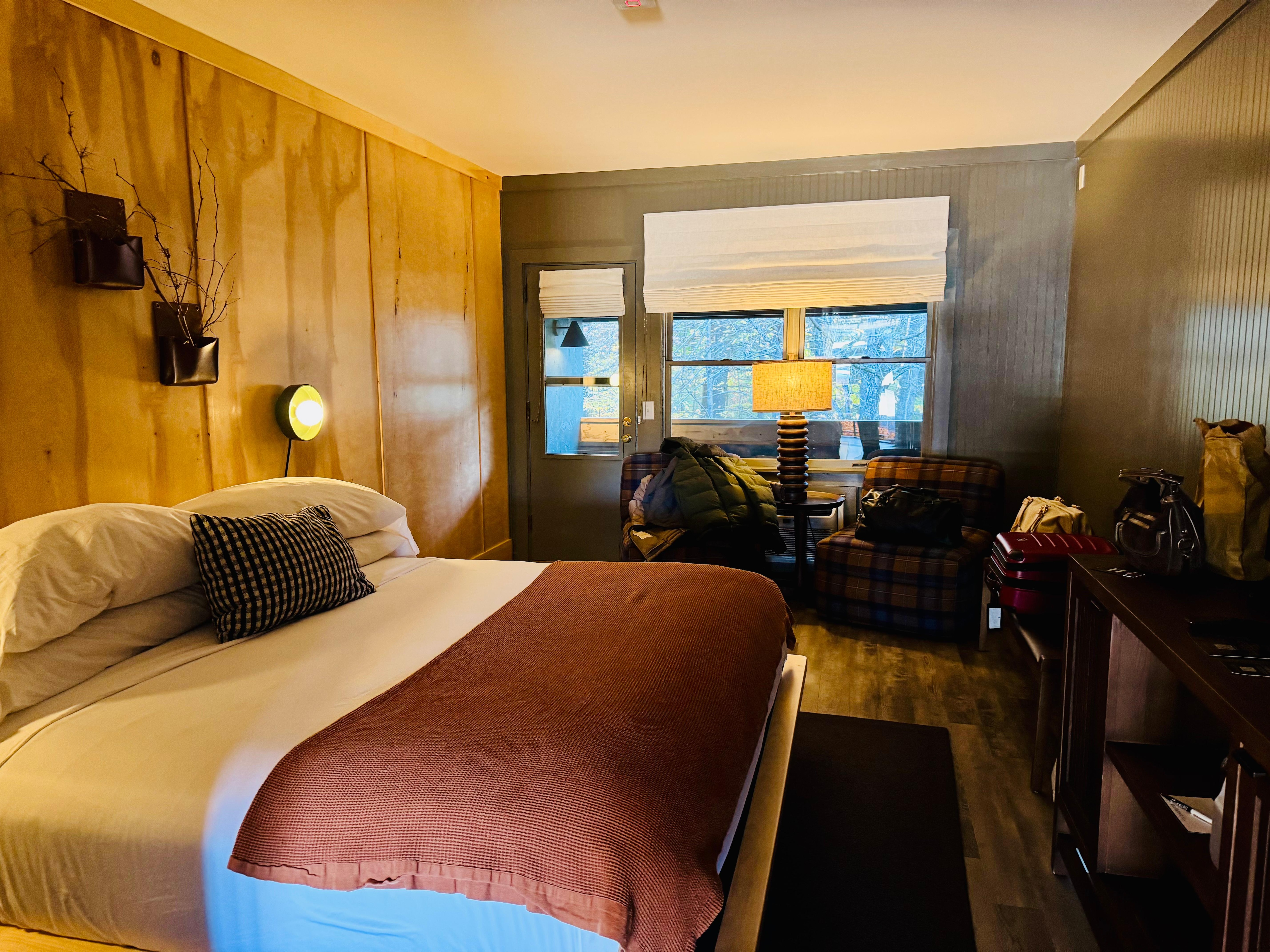 King room and balcony.