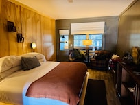 King room and balcony.