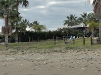 Blick vom Strand zum Haus