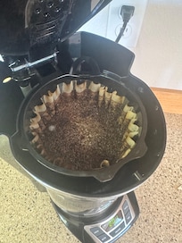 Moldy unusable coffee maker--highlighted as provided in the VRBO description