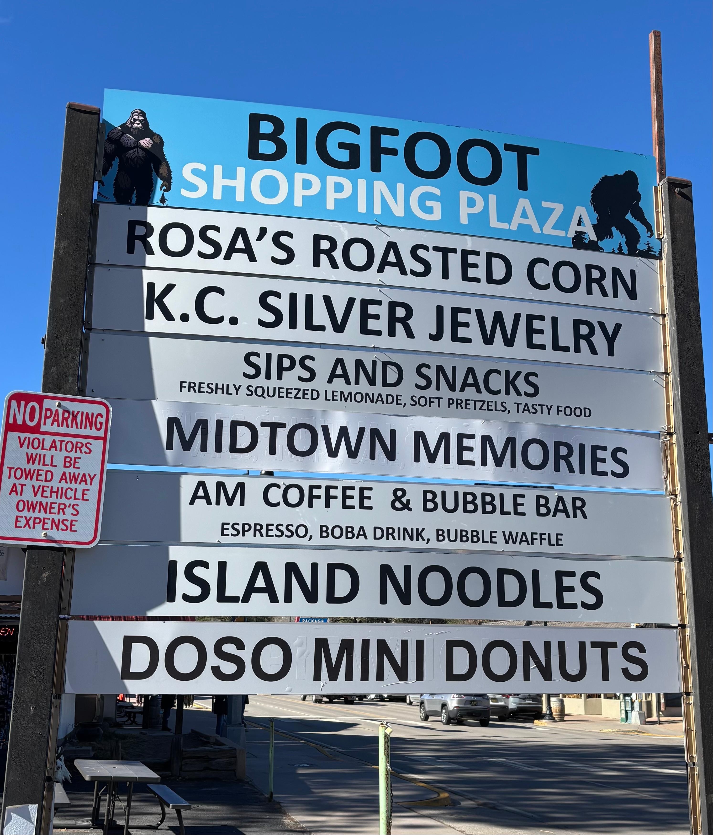 3 minute walk to alot of stuff. Island Noodles were made hot in front of you! 