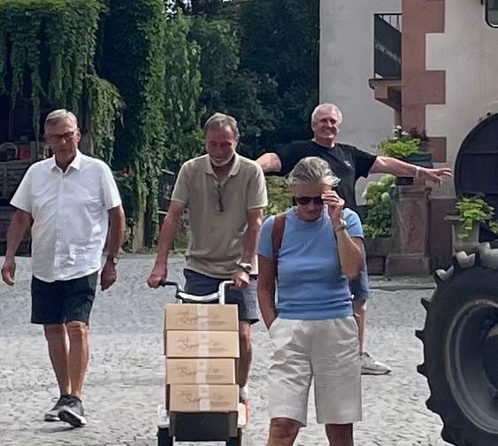 and a very amuzing boss (in the background)