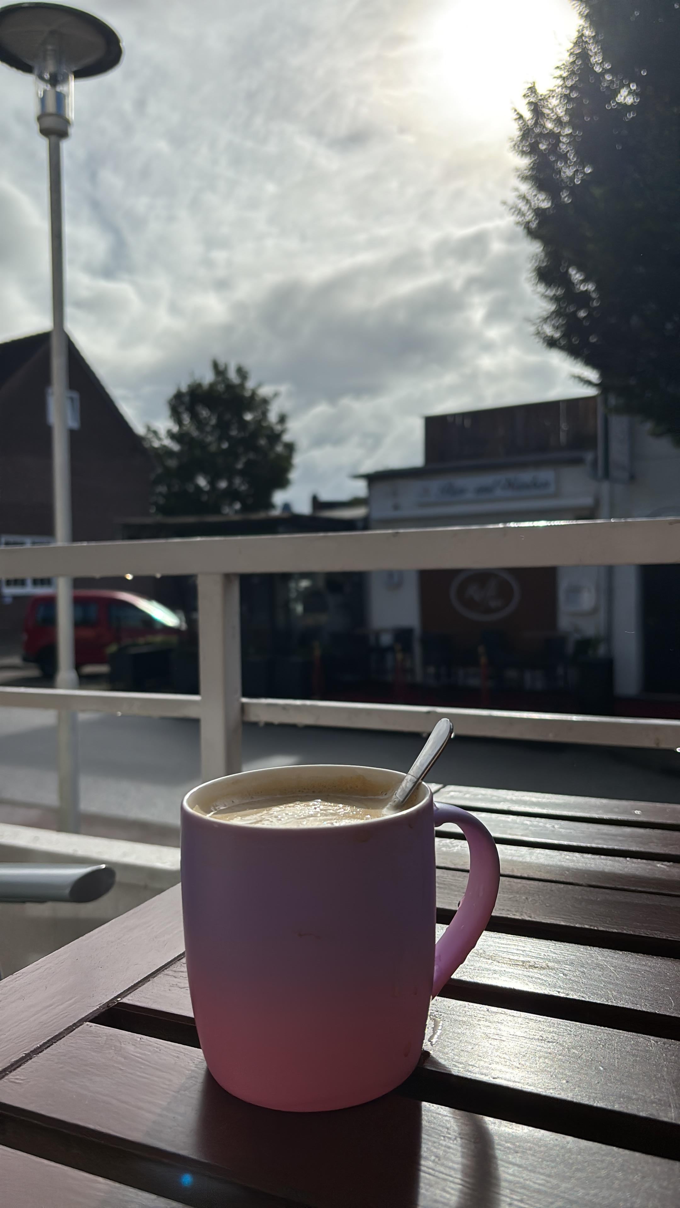 Kaffee auf dem Balkon 