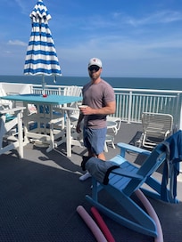 The front patio facing the ocean