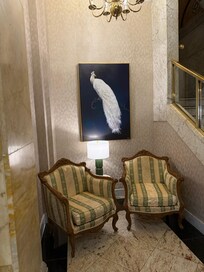 A small sitting area by the elevator