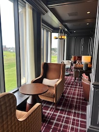 Road hole lounge