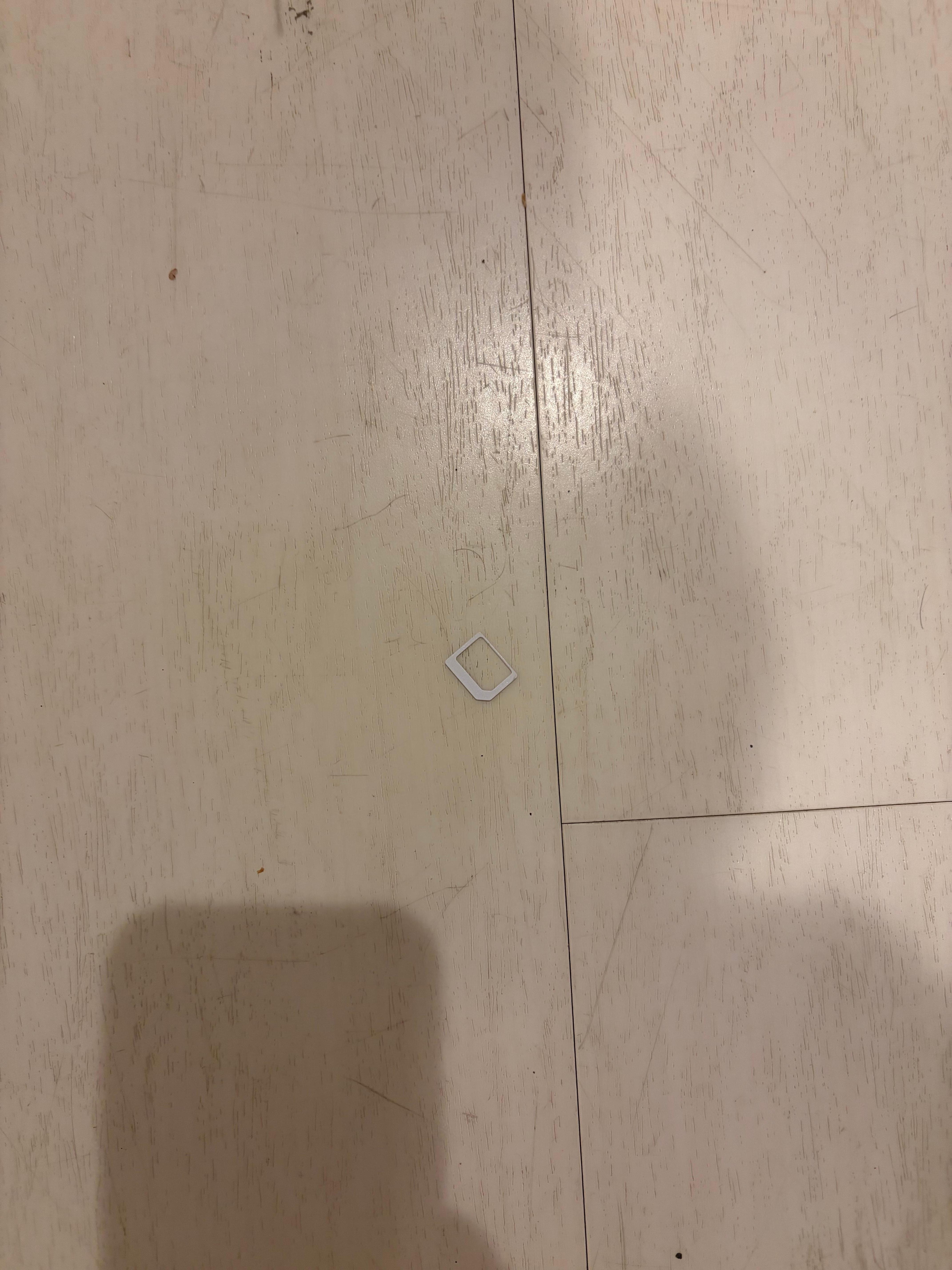 地上根本沒有清潔過，還有殘留物